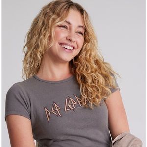 NWT DEF LEPPARD Womens Baby Tee Size Medium